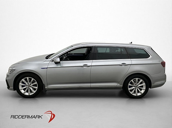 Volkswagen Passat 2 of 29