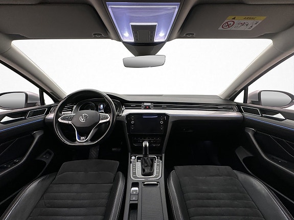 Volkswagen Passat 13 of 29