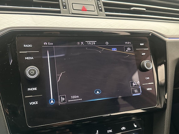Volkswagen Passat 22 of 29
