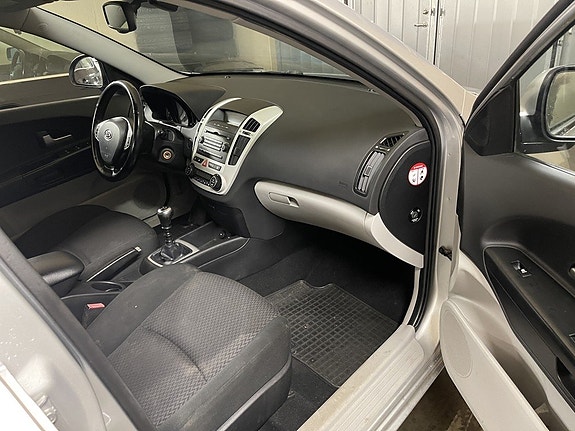 Kia Ceed 8 of 12