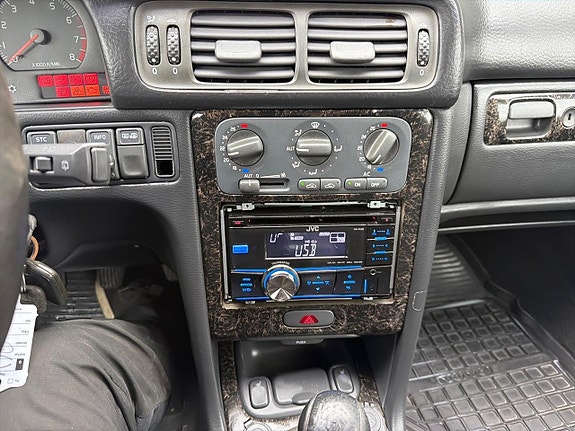 Volvo V70 11 of 23