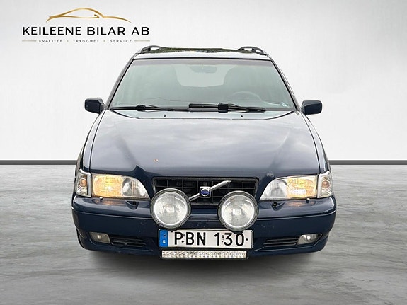 Volvo V70 4 of 23