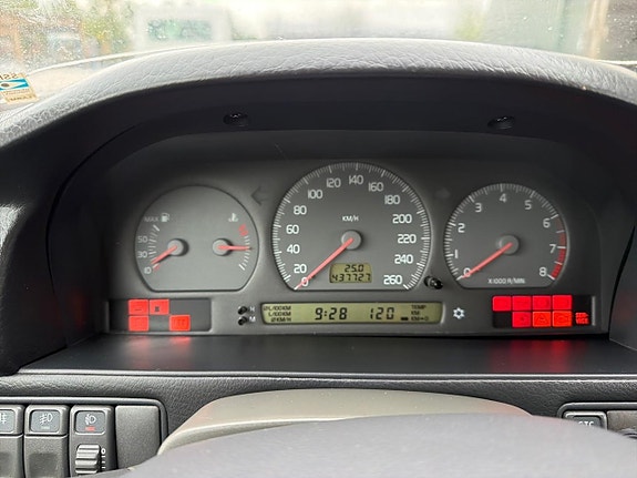 Volvo V70 18 of 23