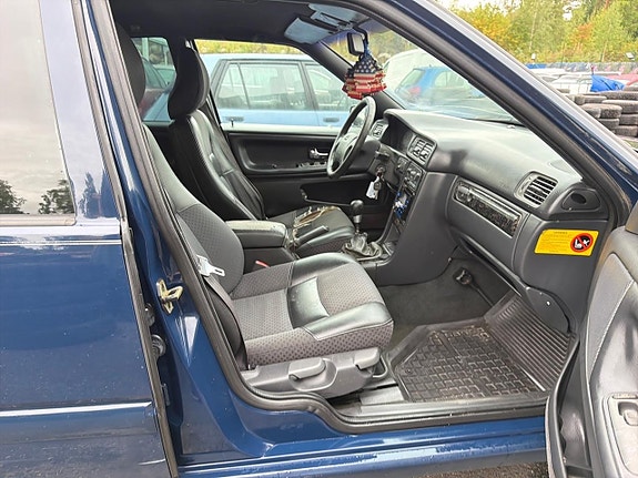 Volvo V70 13 of 23