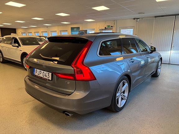 Volvo V90 10 of 30