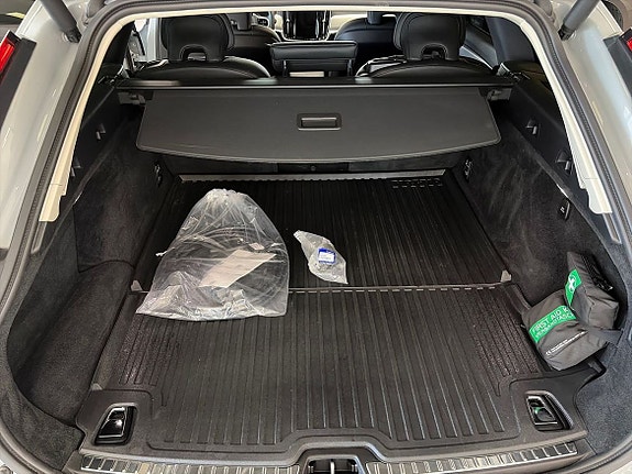 Volvo V90 26 of 30