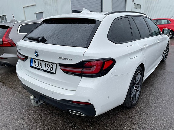 BMW 530e 3 of 5