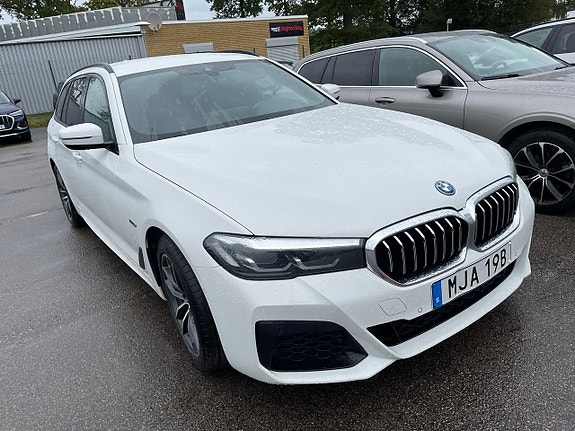 BMW 530e 2 of 5