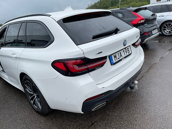 BMW 530e 4 of 5
