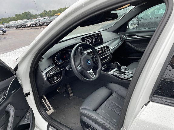 BMW 530e 5 of 5
