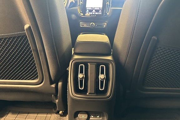 Volvo EX40 13 of 29