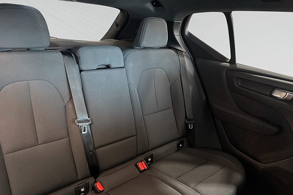 Volvo EX40 11 of 29