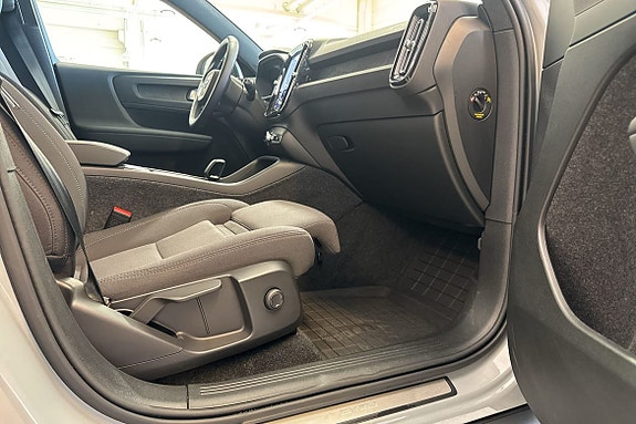 Volvo EX40 20 of 29