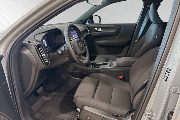 Volvo EX40 7 of 29