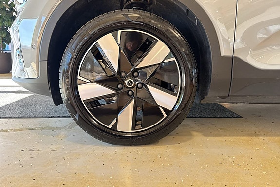 Volvo EX40 15 of 29