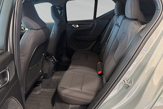 Volvo EX40 8 of 29