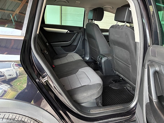 Volkswagen Passat Alltrack 11 of 12