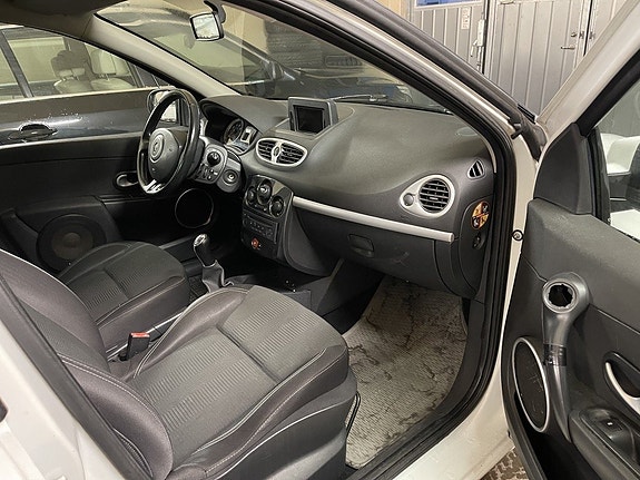 Renault Clio 9 of 14