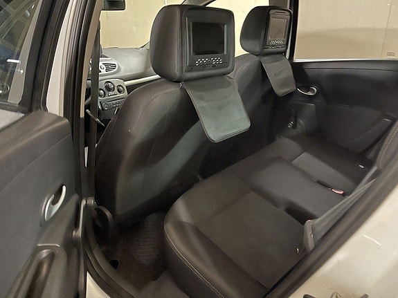 Renault Clio 11 of 14