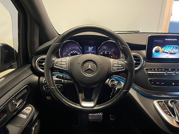 Mercedes-Benz V250 7 of 30
