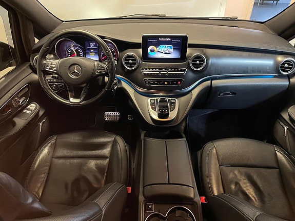 Mercedes-Benz V250 6 of 30