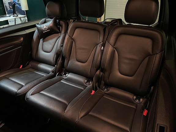 Mercedes-Benz V250 27 of 30