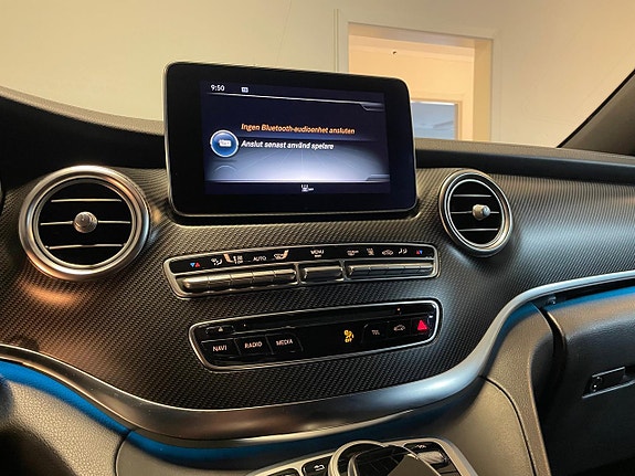 Mercedes-Benz V250 18 of 30