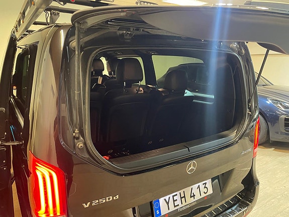 Mercedes-Benz V250 29 of 30