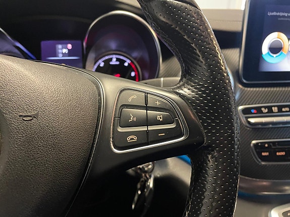 Mercedes-Benz V250 9 of 30
