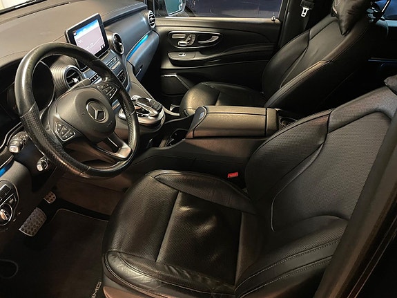 Mercedes-Benz V250 5 of 30
