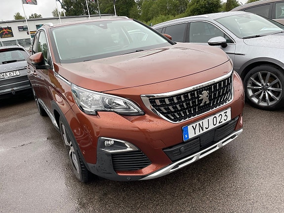 Peugeot 3008 2 of 5