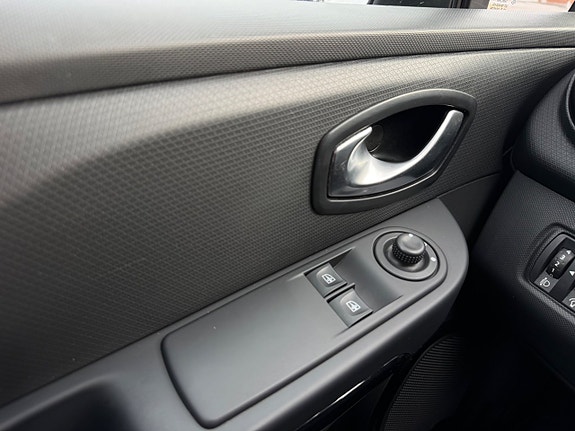 Renault Clio 21 of 23
