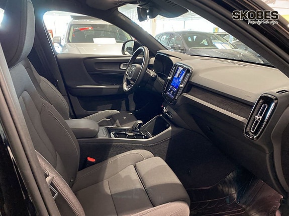 Volvo XC40 10 of 16