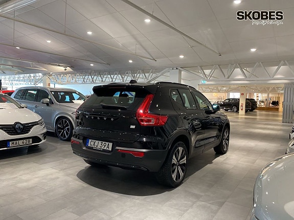 Volvo XC40 6 of 16