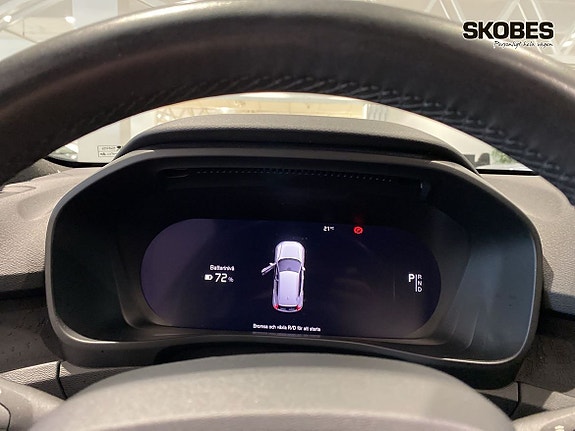 Volvo XC40 12 of 16