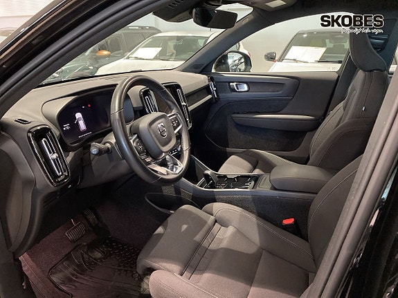 Volvo XC40 7 of 16