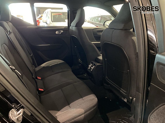 Volvo XC40 9 of 16