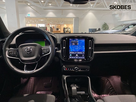 Volvo XC40 11 of 16