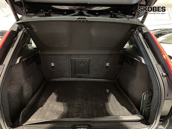 Volvo XC40 15 of 16