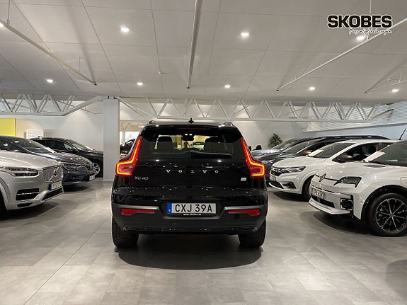 Volvo XC40 5 of 16
