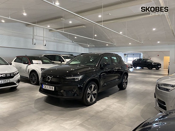 Volvo XC40 3 of 16