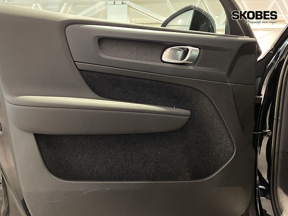 Volvo XC40 14 of 16