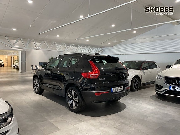 Volvo XC40 4 of 16