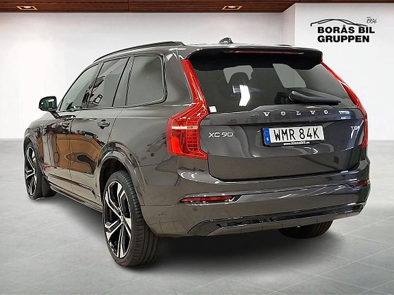 Volvo XC90 2 of 17