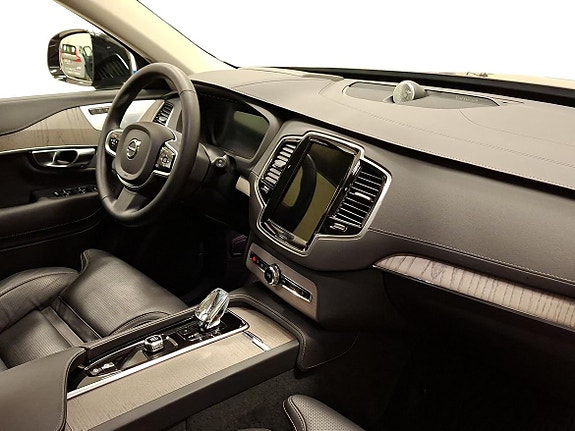 Volvo XC90 4 of 17