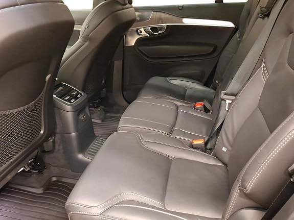 Volvo XC90 6 of 17