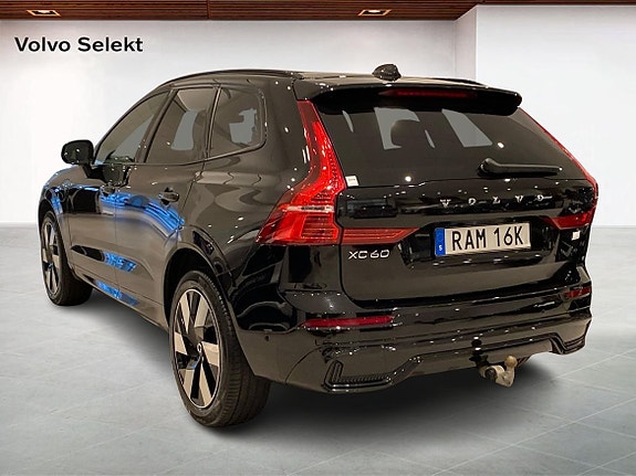 Volvo XC60 2 of 15
