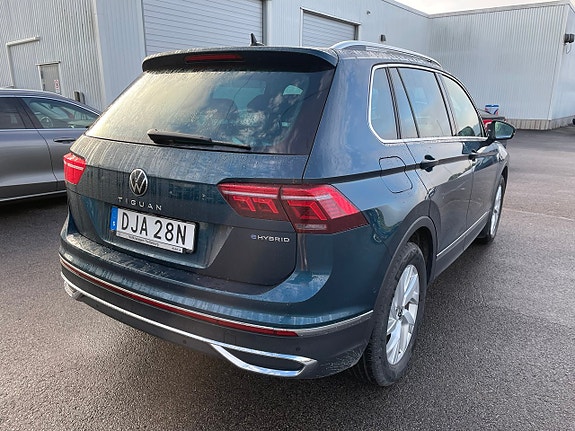 Volkswagen Tiguan 3 of 5