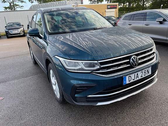 Volkswagen Tiguan 2 of 5