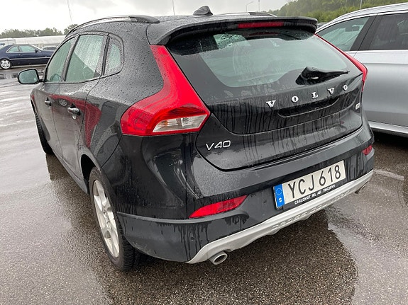 Volvo V40 Cross Country 4 of 5